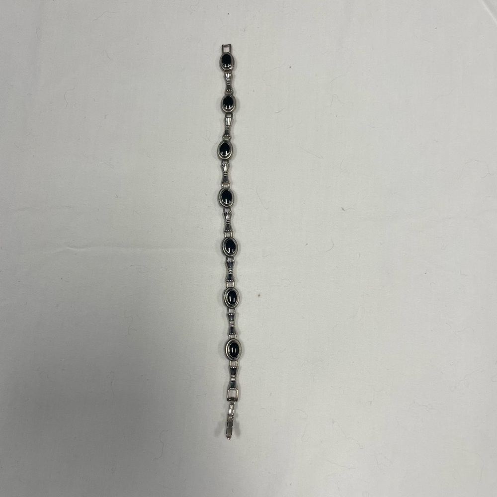 Elegant Sterling Silver and Onyx Chain Bracelet - Picture 2 of 3
